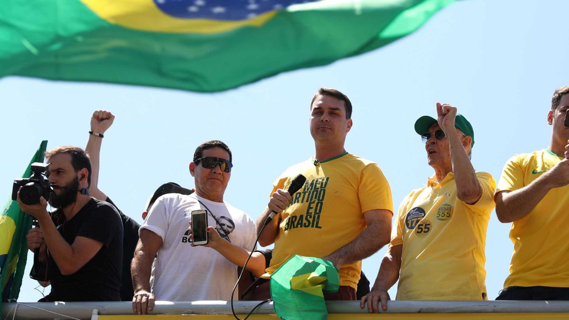 Não fiz nada de errado, diz Flávio Bolsonaro sobre ex-assessor