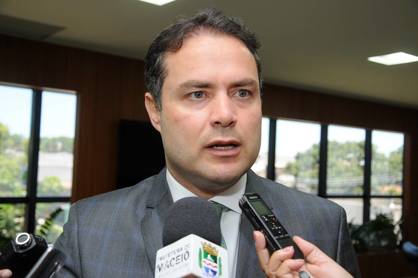Renan Filho diz que reforma administrativa termina na próxima semana