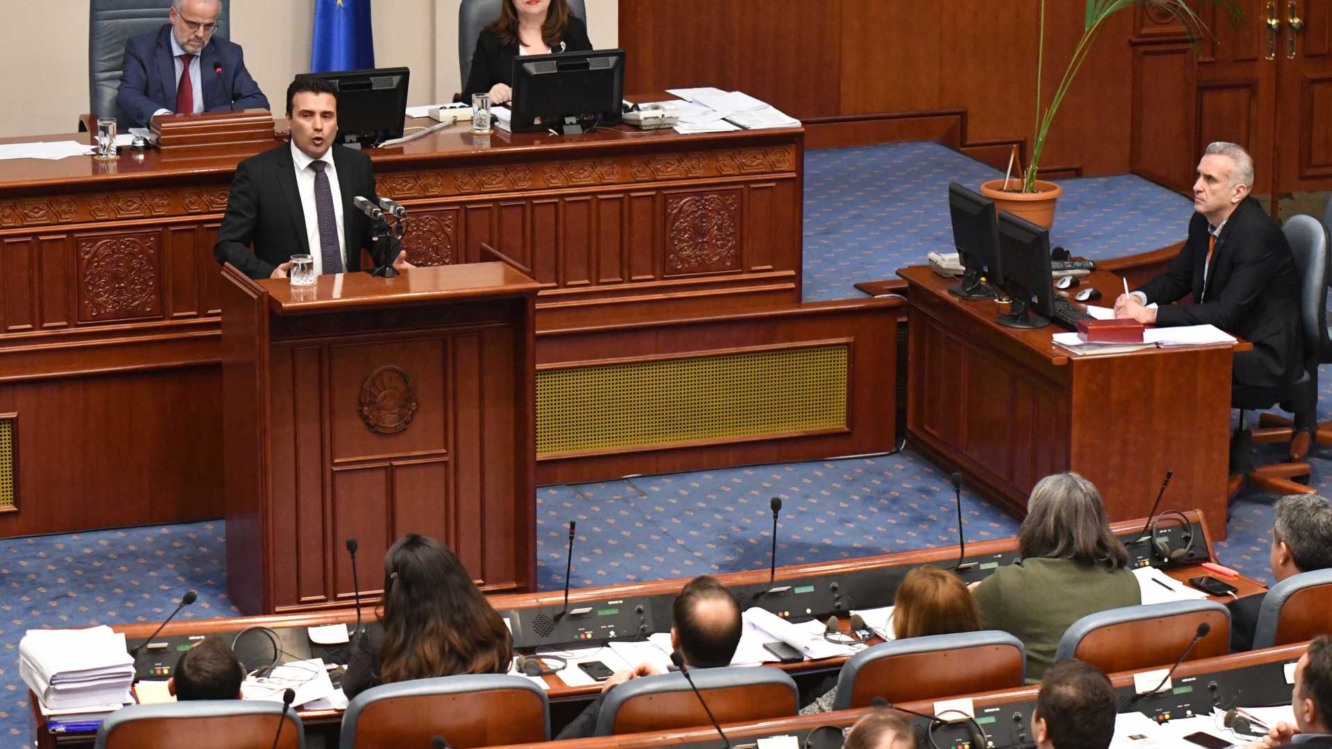 Parlamento da Macedônia aprova mudança de nome do país