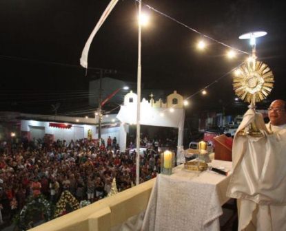 Procissão e shows marcam  encerramento da Festa da Padroeira em Santana do Mundaú