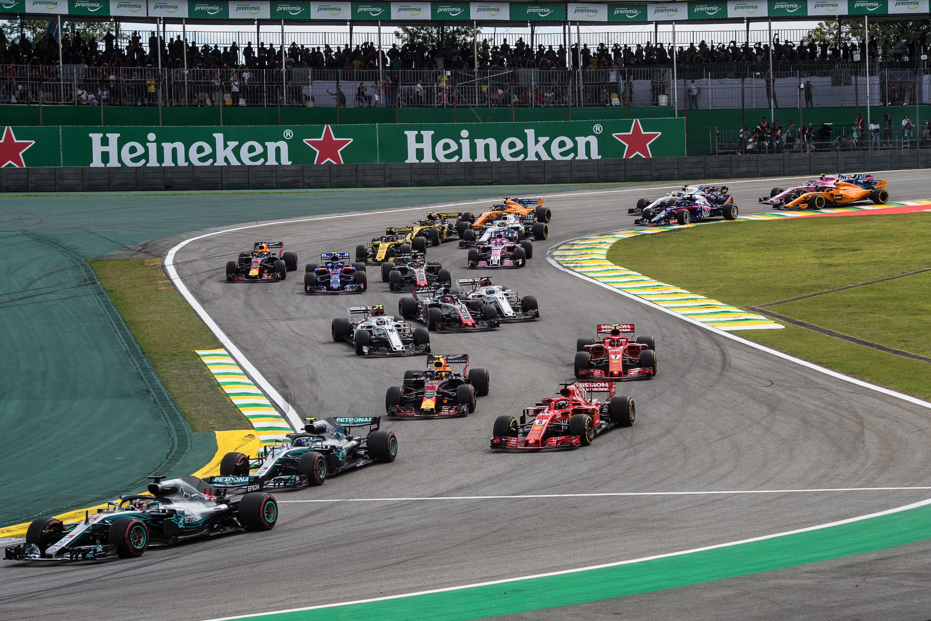 Hamilton defende permanência de Interlagos no calendário da F1