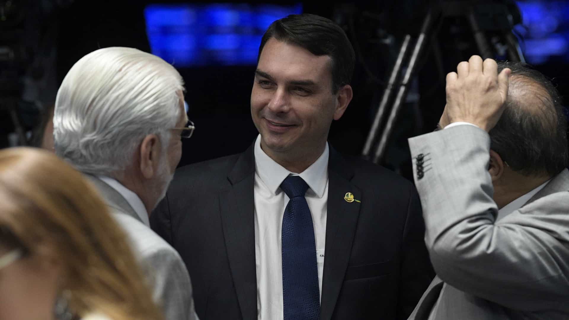 PGR vai devolver inquérito de Flávio Bolsonaro para PRE-RJ