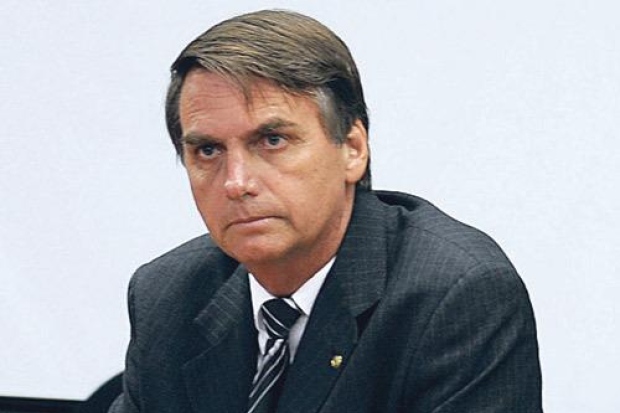 Bolsonaro destaca em rede social aumento da confiança no comércio