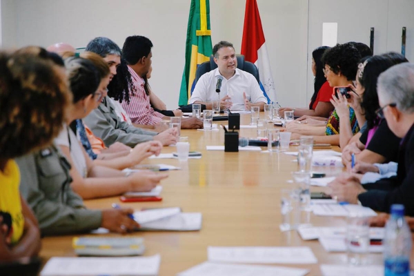 Governador se reúne com Movimento Unificado de Mulheres Alagoanas