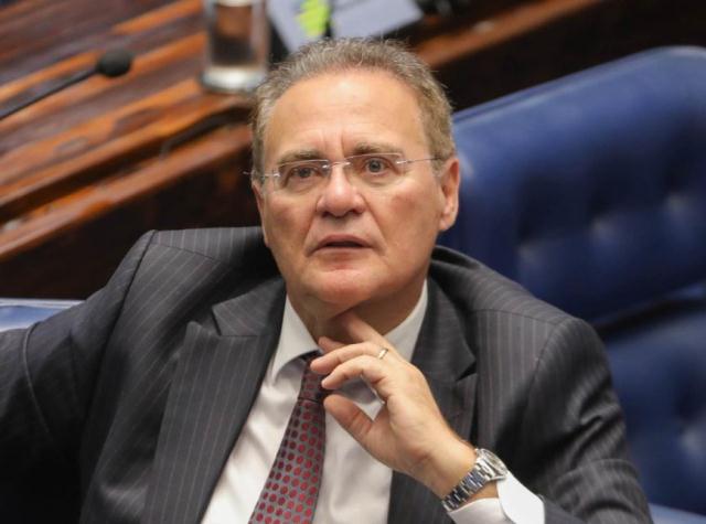 Renan Calheiros usou o Twitter para criticar a viagem de Bolsonaro aos EUA