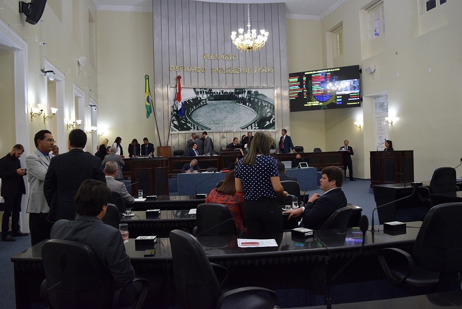 Veto do rateio do Funbed dominou debates no plenário da Assembleia Legislativa de AL