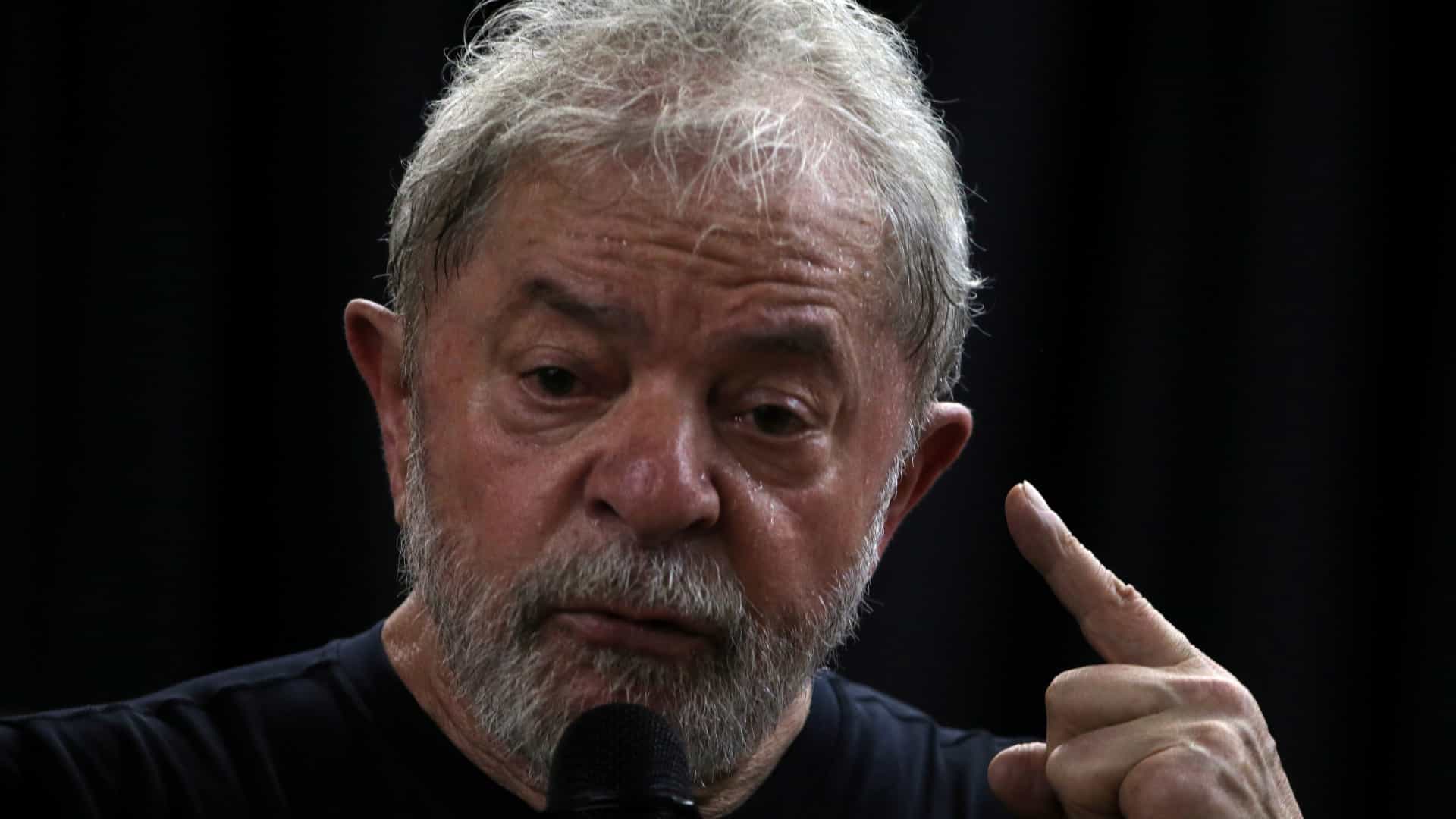 Justiça absolve Lula de crimes em caso da Odebrecht, mas o mantém réu
