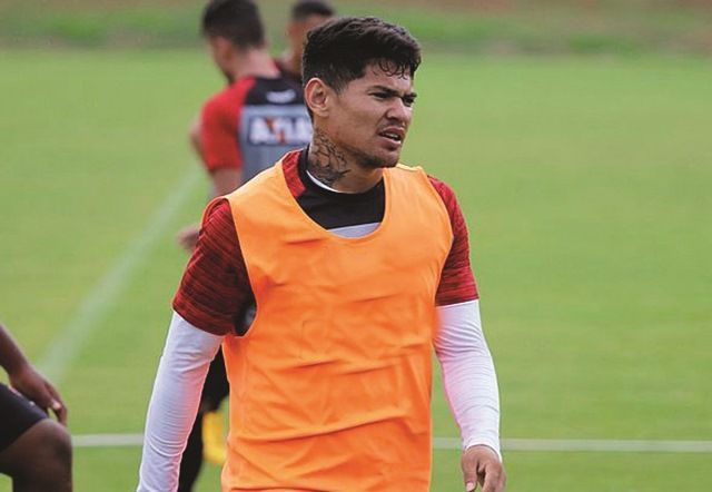 Léo Ceará vira dúvida no CRB para partida contra o América-MG