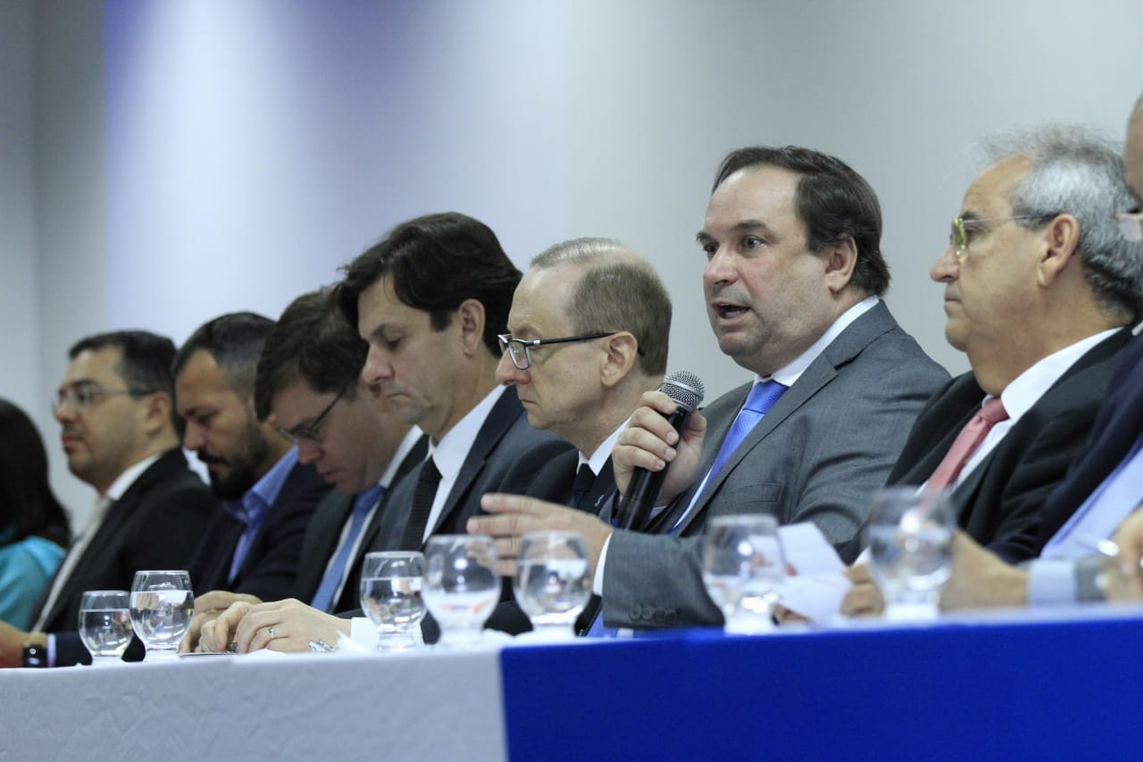 Com licença de Renan, Barbosa assume Governo de Alagoas