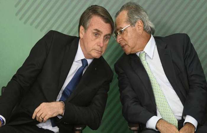 Bolsonaro diz que cabe a Guedes promover mudanças no Coaf