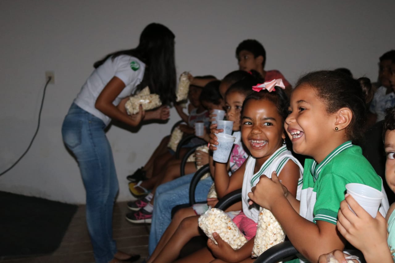 Alunos da rede pública de Piaçabuçu recebem sessões de cinema durante a semana