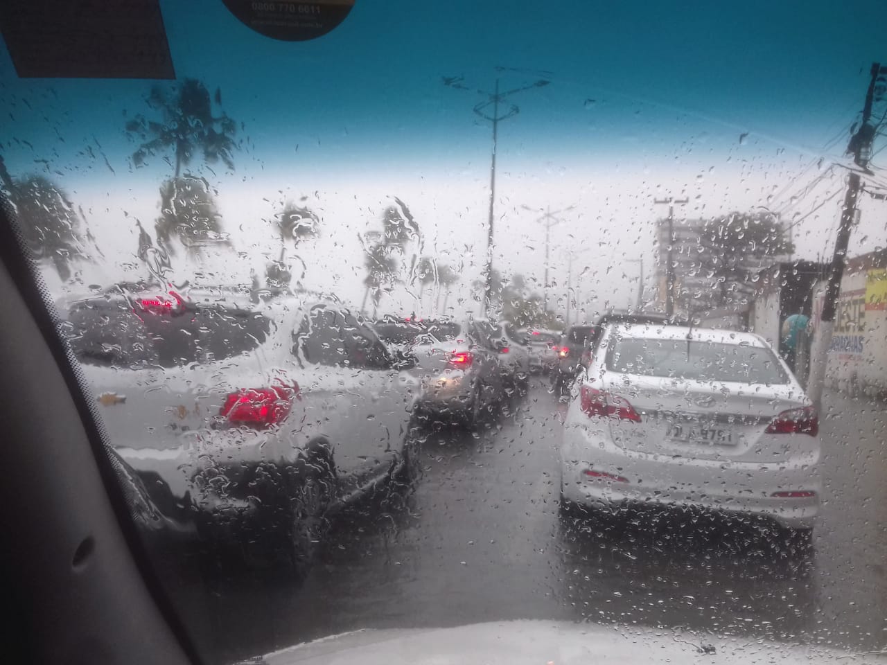 Chuvas em Maceió deixam trânsito congestionado