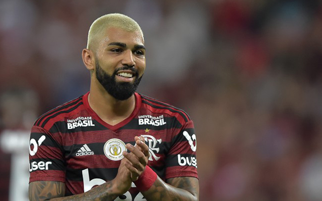 Flamengo vence Santos e garante liderança no primeiro turno do Brasileirão