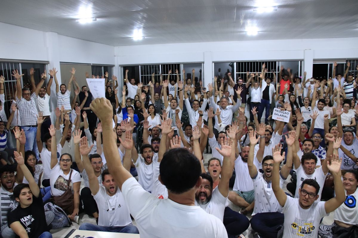 Jornalistas alagoanos decidem manter a greve após assembleia