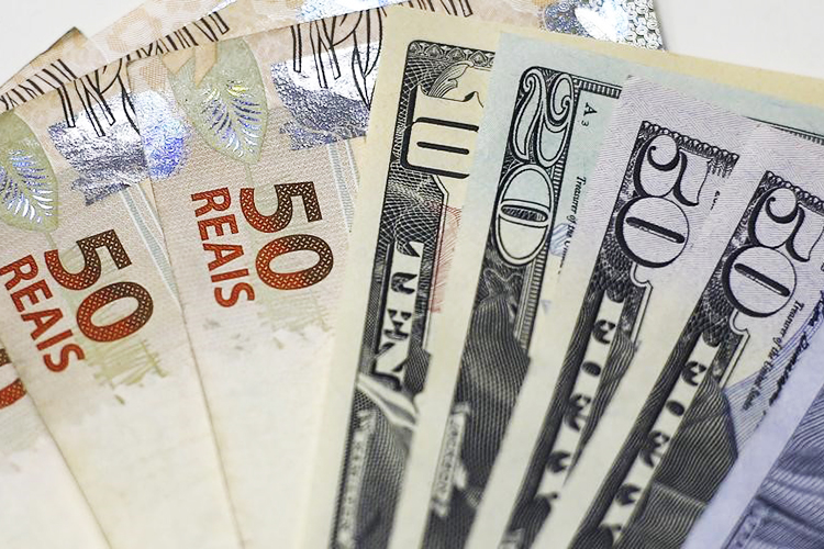 Dólar tem alta de 1% após tensão entre EUA e Irã