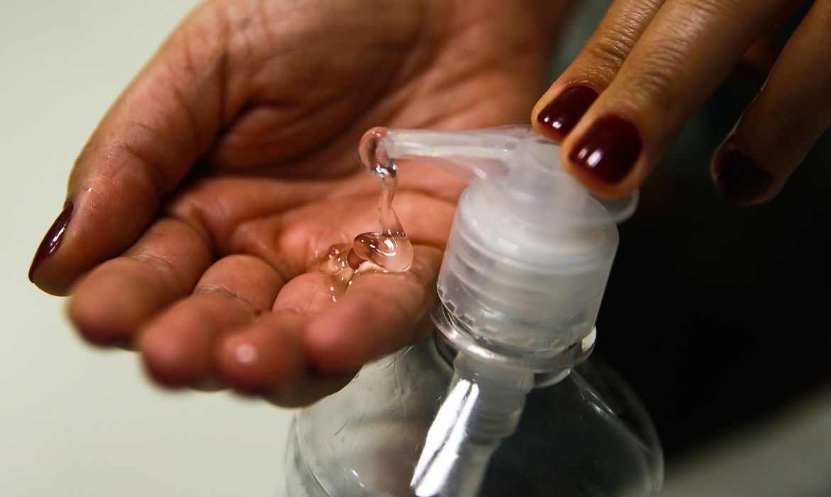 Usinas de Alagoas oferecem doação de álcool para combater coronavírus