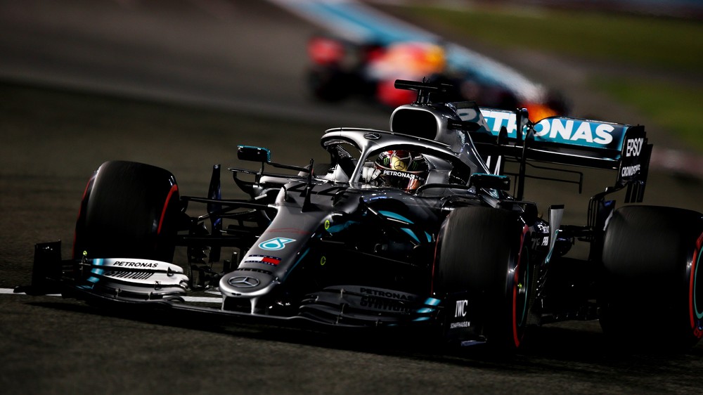 Hamilton quebra jejum e larga entre 3 primeiros na última corrida de 2019