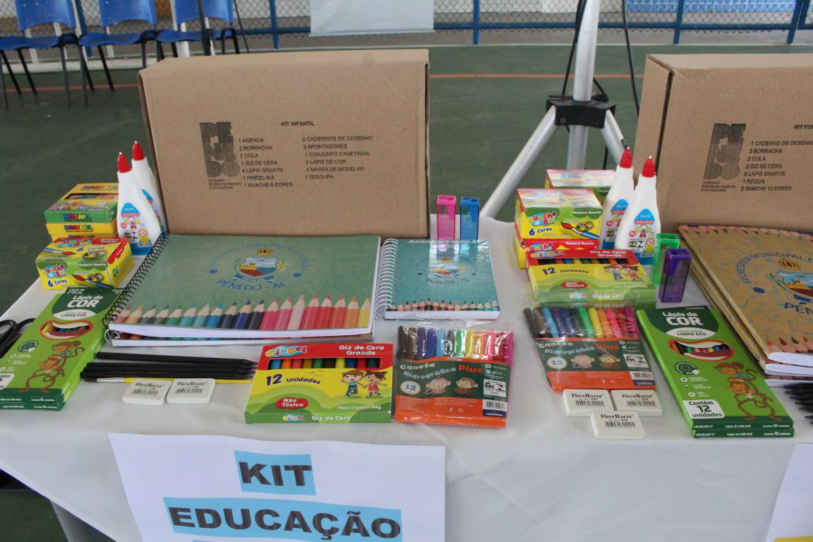 Semed Penedo segue com entregas de kits escolares a partir de 2 de março