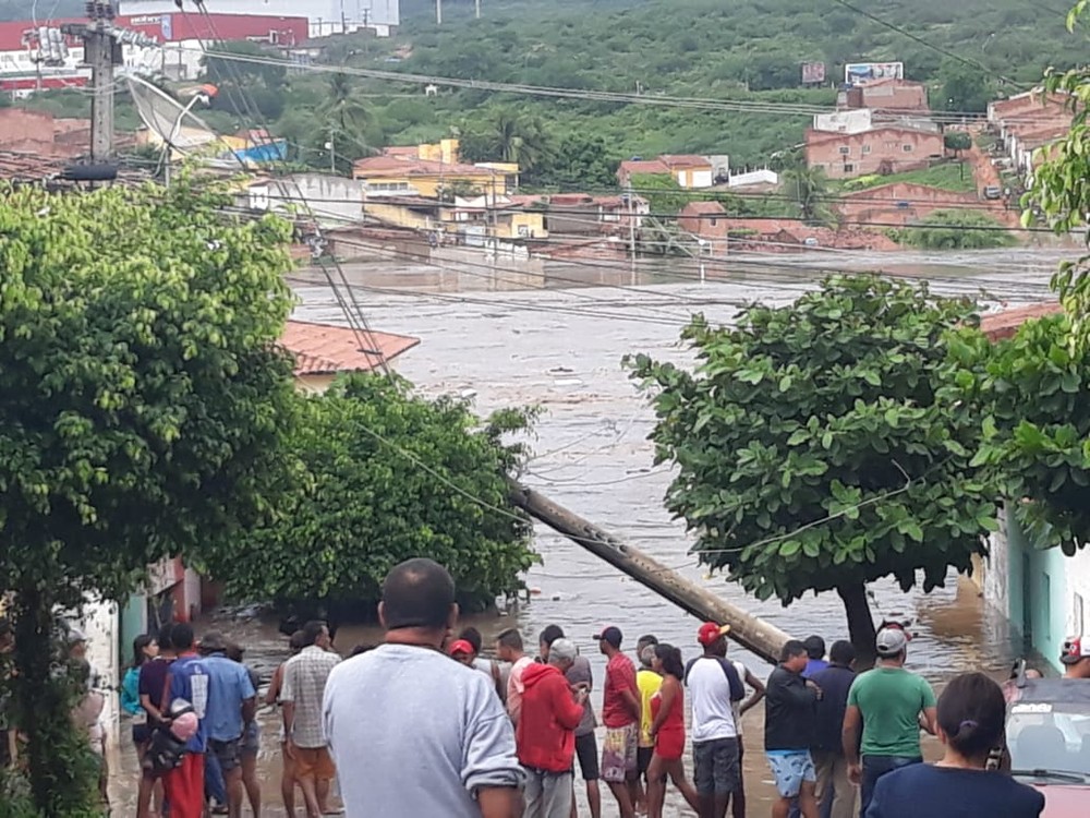 Santana do Ipanema registra nova inundação devido às fortes chuvas