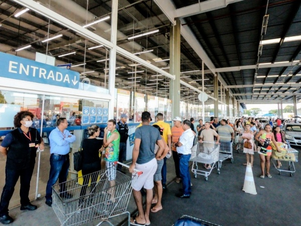 Decreto municipal limita acesso a supermercados e comércios