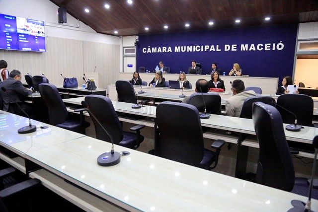 Em Maceió, vereadores se dividem entre Davi, Gaspar e JHC