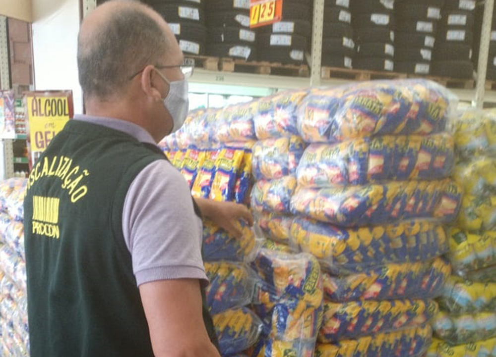 Arapiraca: Procon realiza pesquisa em supermercados sobre itens da cesta básica