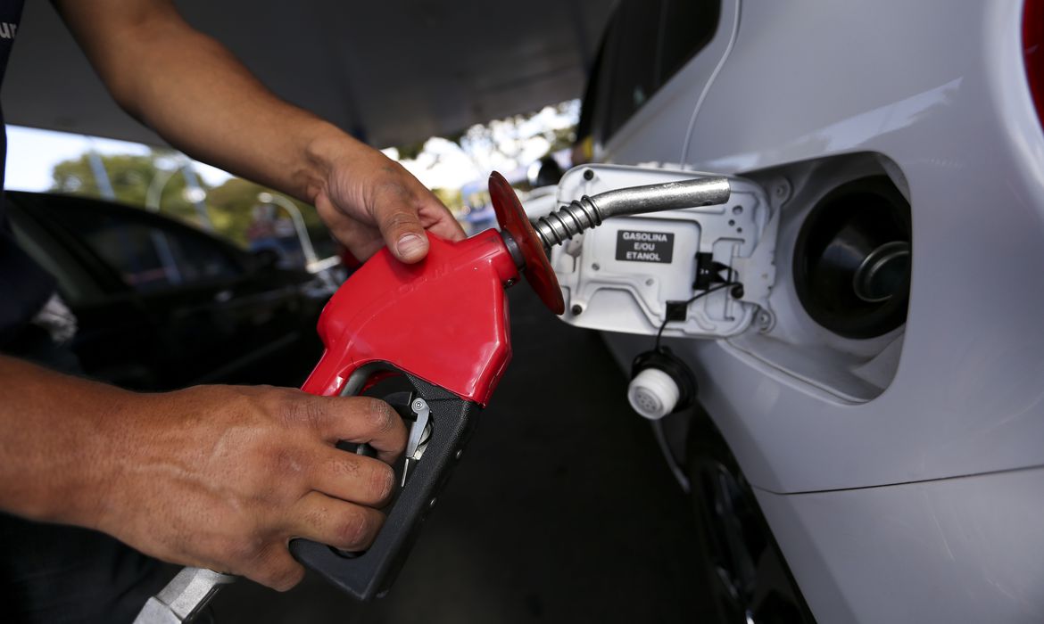 Gasolina deve ficar mais cara em Alagoas a partir da próxima semana